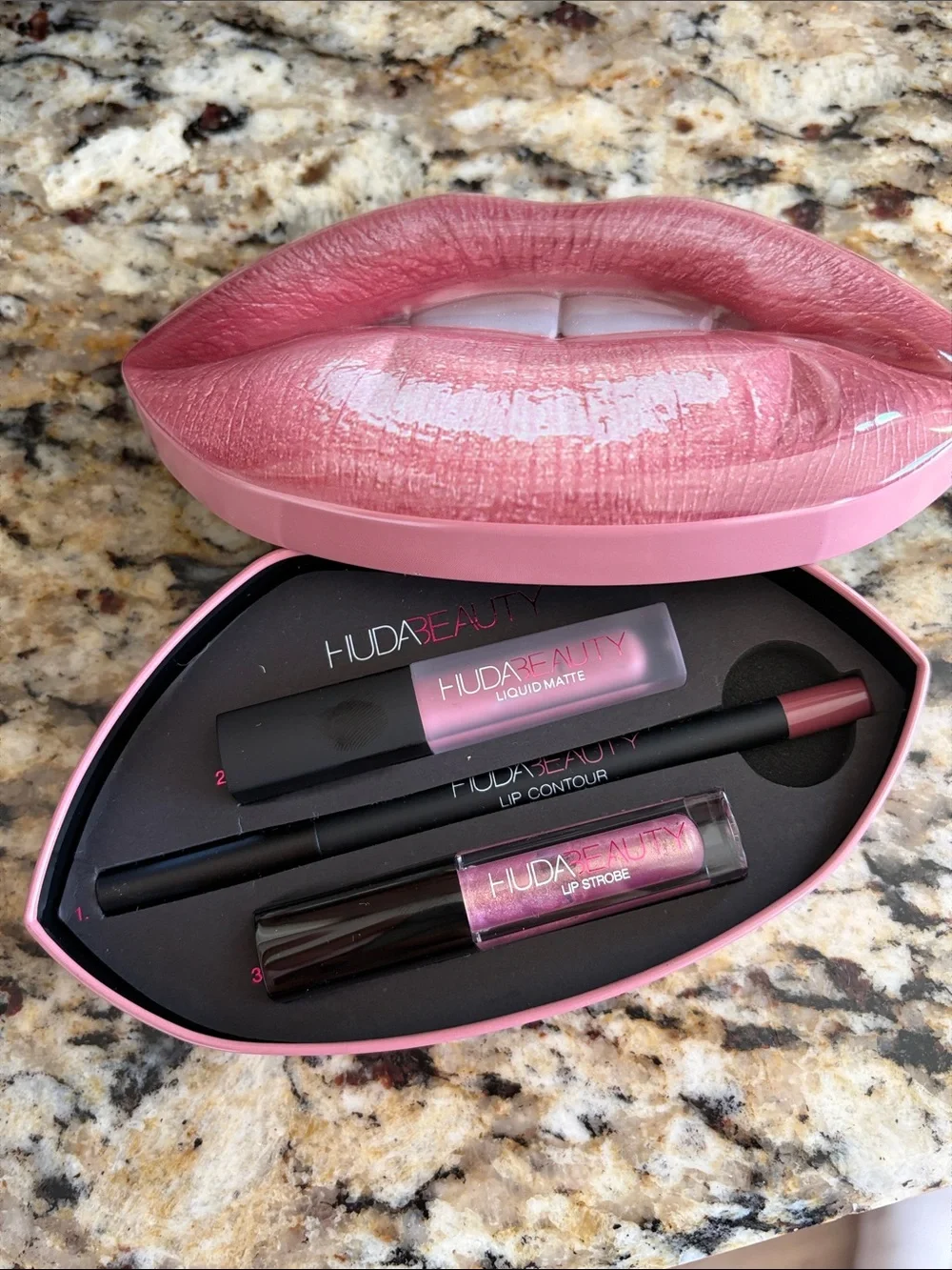 ⚡️🖤Huda Beauty Pink Lip Kit